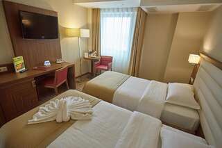 Отель Central Plaza Hotel Пьятра-Нямц Двухместный номер «Премьер» с 2 отдельными кроватями-2